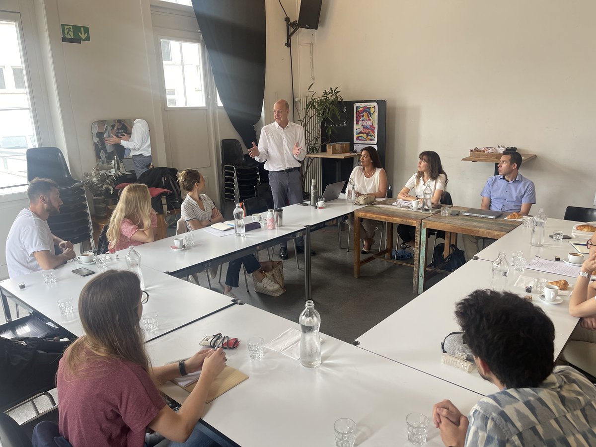 MT180ch's tweet photo. #MT180 #finalesuisse #Live
Ce matin, les doctorant·e·s participent à une table ronde "Quand la science rencontre le monde du journalisme" avec Huma Khamis et Lise-Marie Piller, journalistes ainsi que Marius Widmer responsable de la communication @unifr https://t.co/lT4s6Gn5Ec