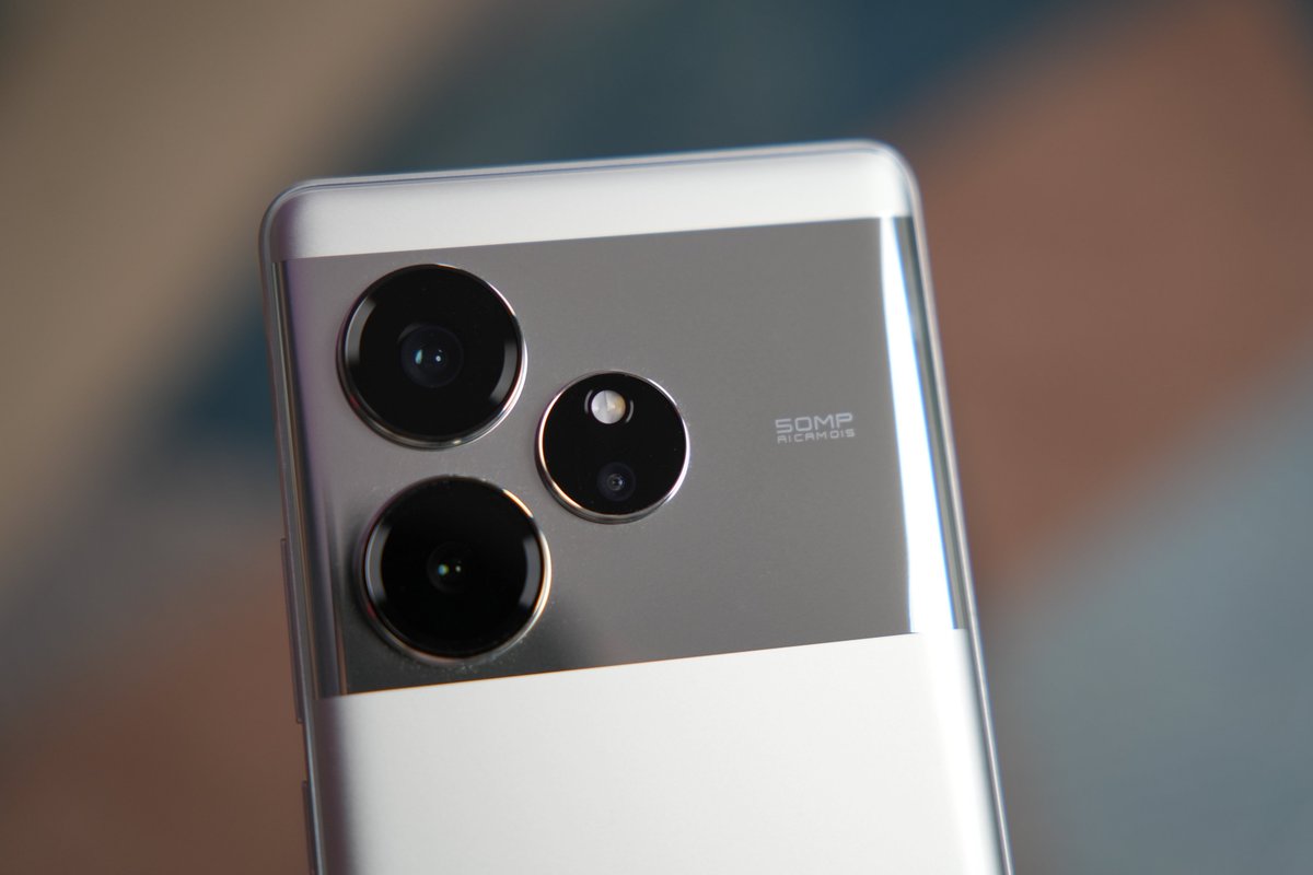 stufflistings's tweet photo. Q9. Which Telephoto camera sensor does the #realmeGT6 come with?
A. 8MP Hynix sensor
B. 50MP Samsung sensor
C. 10MP Samsung sensor
D. 16MP Hynix sensor
#winrealmeGT6 #realmeGT6giveaway #AIFlagship https://t.co/CiM3pTxHfw