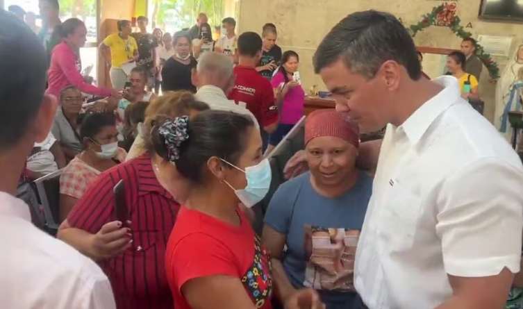 noediazesqui's tweet photo. [INSÓLITO] Mientras el presidente Peña por poco lloró cuando visitó el INCAN y vio como ciudadanas/os mueren por falta de medicamentos oncológicos, los legisladores cartistas rechazan el aumento del impuesto al tabaco que buscaba cubrir compra de medicamentos oncológicos. https://t.co/E4rF9eBMCv