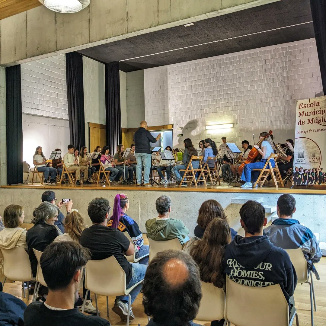 O pasado sábado celebramos o noso tradicional #concertoparaaveciñanza no CSC do Romaño, que nos serviu para quentar motores de cara ao festival de fin de curso que celebraremos mañá no Auditorio de Galicia ás 19 horas!
#EMM2024 #chegaoverán #MúsicaenCompostela #OrgullodeEscola