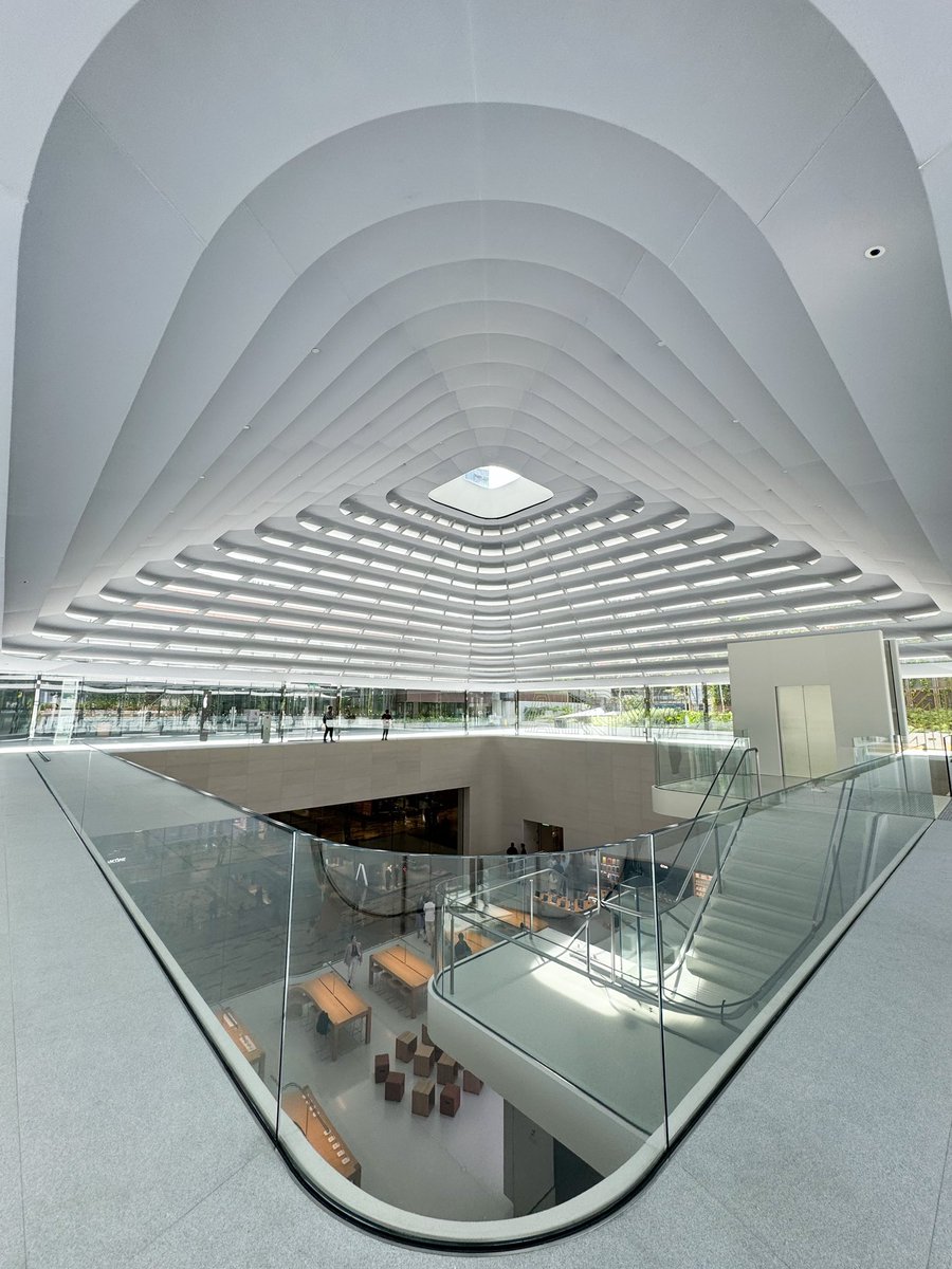 Hari sabtu jom datang ke <a href="/apple/">Apple</a>  The Exchange TRX , Kuala Lumpur. 

Hari ni dapat datang sebagai jemputan Media / photographer , langkah jek masuk terus kagum, punya la lawa dari dalam sampai ke luar, Jom datang Sabtu ni ya!

#shotoniphone 
#shotoniphone15promax