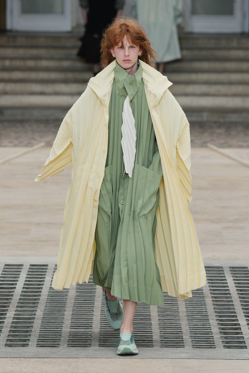 StreetFashion01's tweet photo. Issey Miyake SS25!🖤 https://t.co/DaAYh8C1Jz