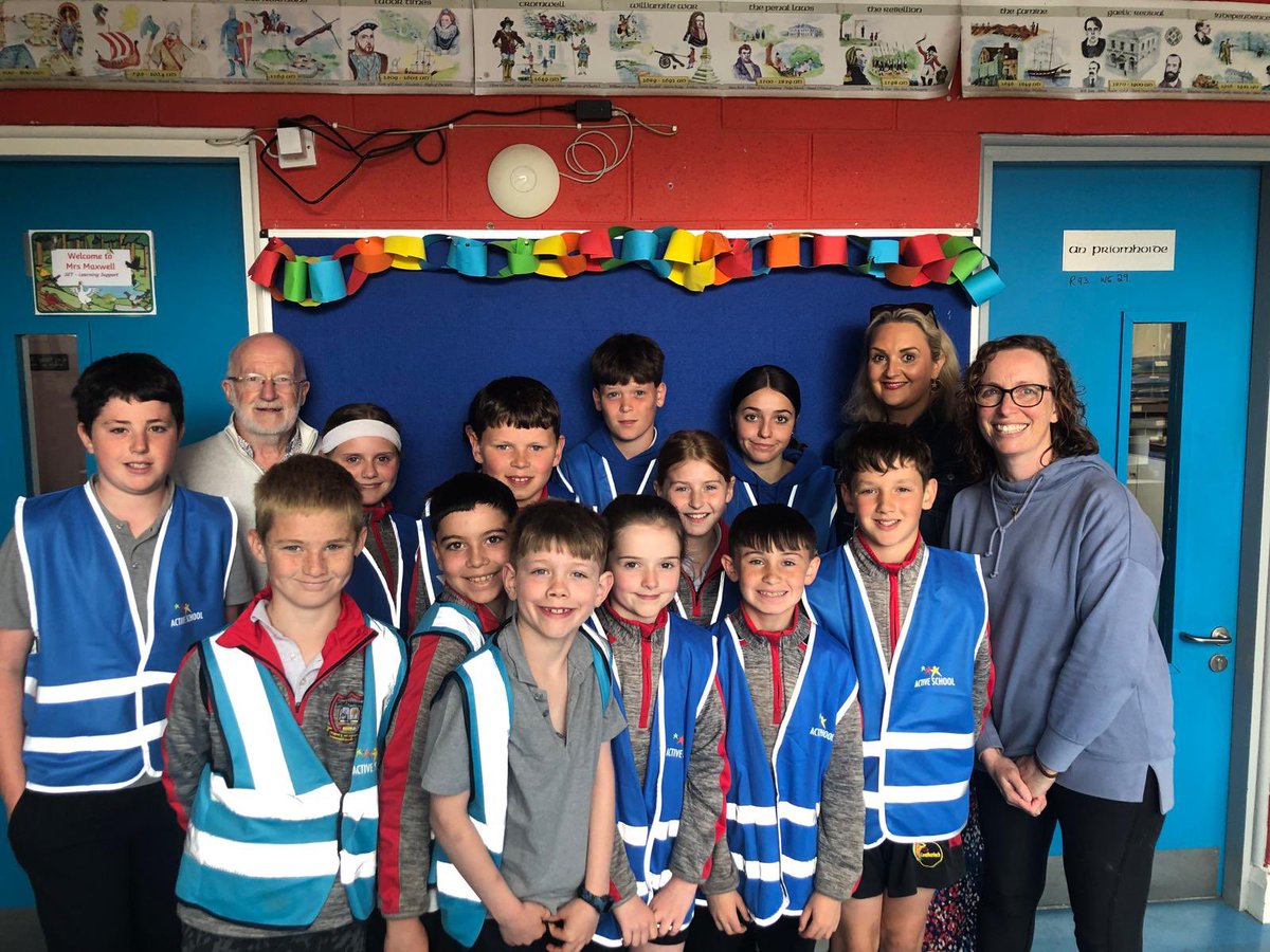 We are delighted to announce that we have achieved our second Active School flag. We had a visit from ASF assessor Tommy Lanigan yesterday, pictured here with the Active Schools Group, coordinator Ms Maxwell and Ms Carroll Principal. He was very impressed with all the activity 🎉