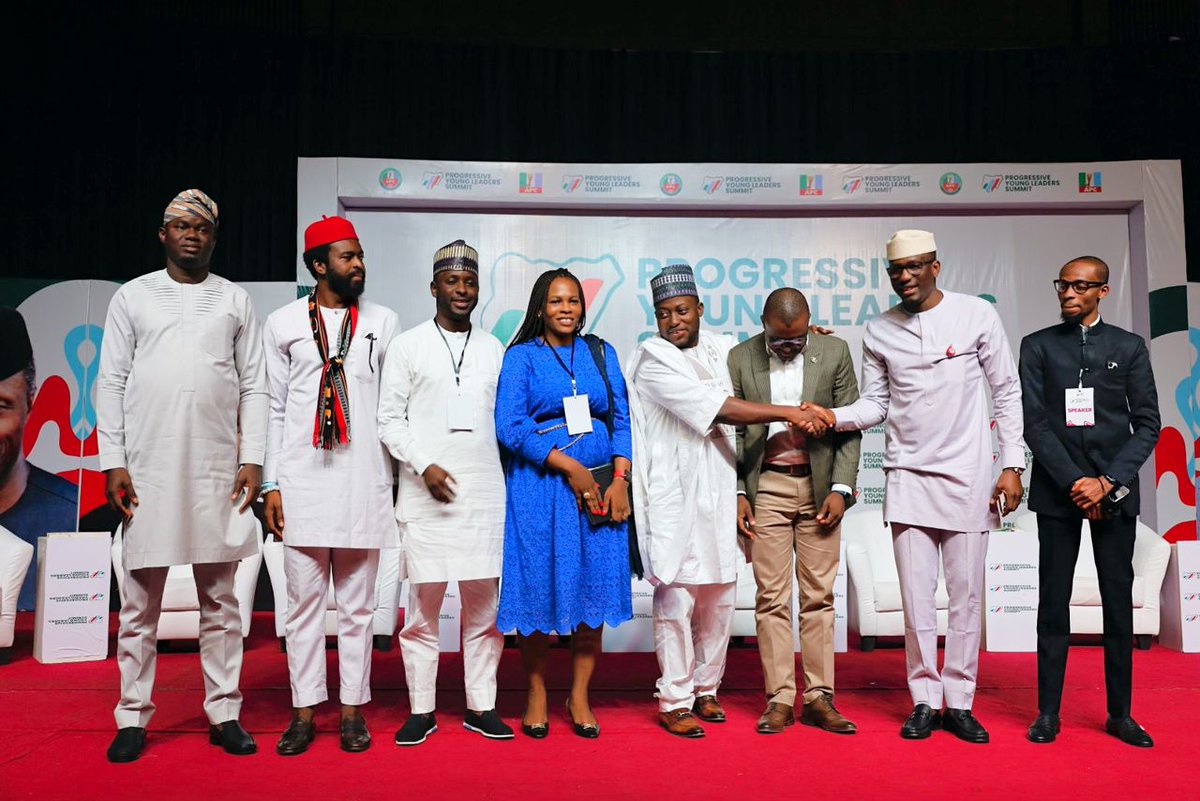 apcngyouthwing's tweet photo. A gathering of brilliant minds was witnessed at the Youth Leaders Summit, where insights and vision for a brighter future were shared by notable intellectuals, including Honorable Bello rufai, MKD.
#youngprogressives #iamemployable #mybusinessandi @dayoisrael @BashirAhmaad https://t.co/XSltaNWXRf