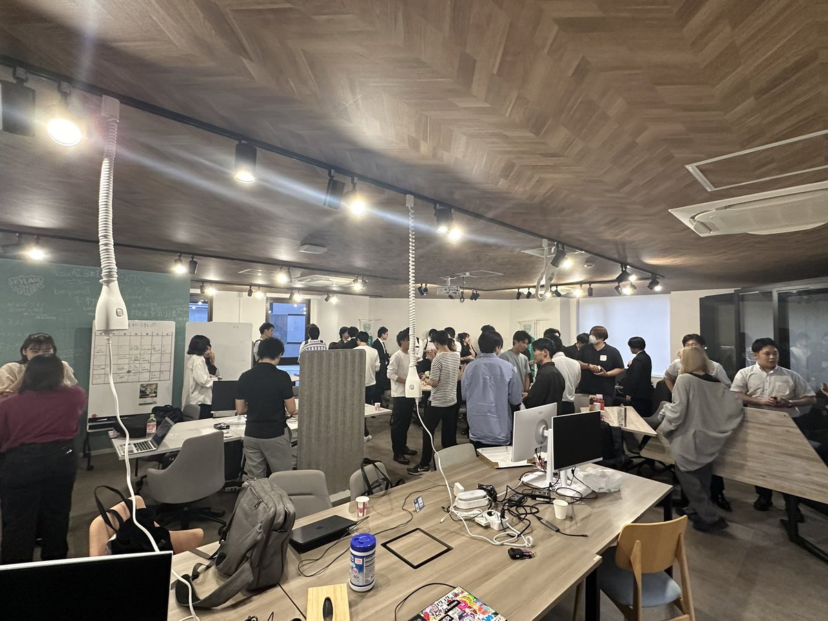 takumicoon's tweet image. 本日はSV投資先のカイマク・エンジニアのミカタのエンジニア交流会がNextBaseで行われてます！大盛況です！
＠engineermikata 
＠rrrwao 

#NextBase