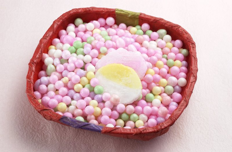 poskeeouenn's tweet photo. おいり｜香川

カラフルで可愛らしい見た目が特徴のこのお菓子は、米粉を使ったふんわりとした口当たりと、ほんのりとした甘さが魅力です。結婚式などの祝い事で振る舞われる縁起の良いお菓子として、古くから愛されています。お茶請けにもぴったりで、見た目の美しさと素朴な味わいが楽しめます。 https://t.co/nTeCmAID2g