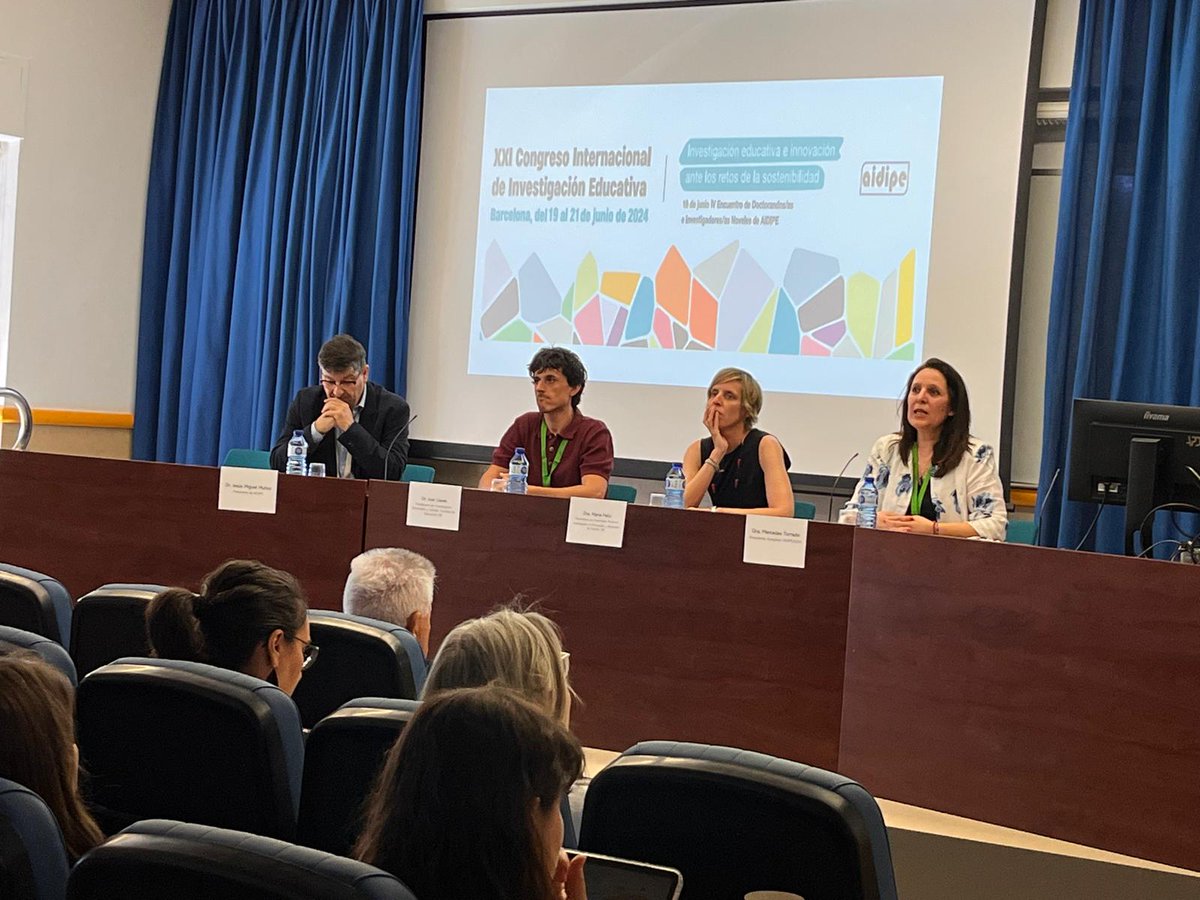 EducacioUB's tweet image. Celebrem el XXI Congrés Internacional d'Investigació Educativa @Aidipe2024_Bcn 

Ahir va tenir lloc la inauguració al Paranimf de la #UniBarcelona, i avui i demà acollim la resta de la programació a la Facultat d'#EducacióUB

👉 ub.edu/portal/web/edu…