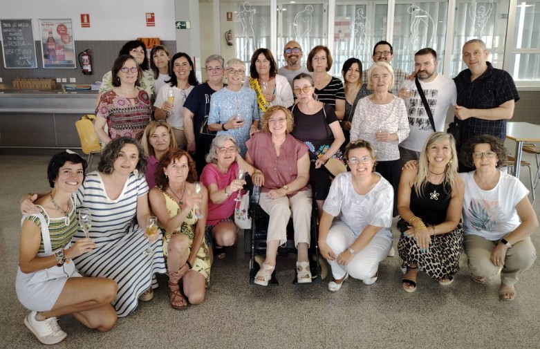 Ayer celebramos la jubilación de nuestra directora, Natividad Herranz, empieza ahora una nueva etapa en la que podrá disfrutar más de su tiempo.
Desde la biblioteca le agradecemos su dedicación y compromiso durante todos estos años y esperamos que sea una etapa muy feliz.