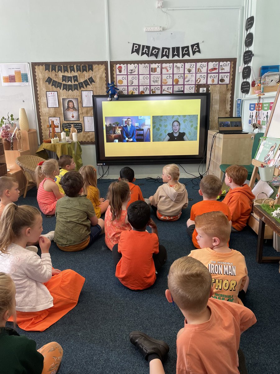 sthcpsbarry's tweet photo. We took part in the #WorldRefugeeDay #GreatAssembly today ππ§‘ #DosbarthGlas https://t.co/q5rUGtT6NX