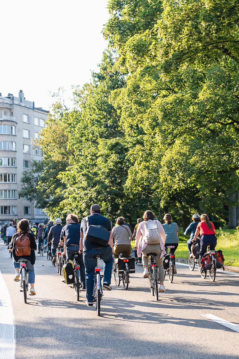 Under the evening sun, 3000 cyclists came together for an epic ride through Ghent yesterday evening for the Bike Parade. 🚲This is what passion looks like at <a href="/VelocitySeries/">Velo-city Conference</a>!! #VC24 #visitgent