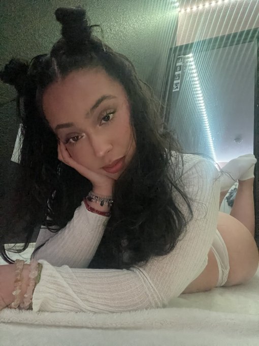 slide on me 💕 https://t.co/6QZ9uebF2S