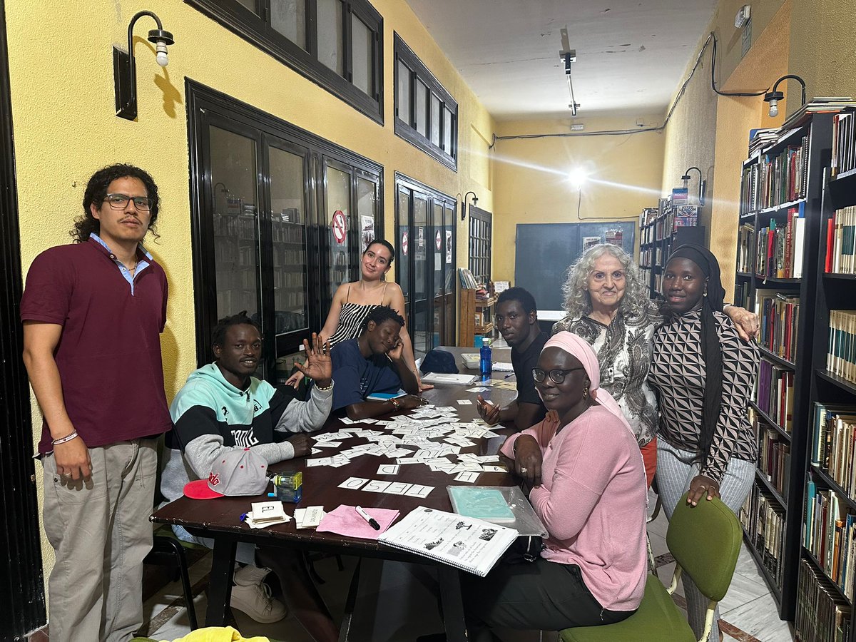 Ayer por la tarde despedimos a nuestra "profe" Águeda, que se va ahora un tiempito a Francia, a seguir formándose.

Muchas gracias en nombre de la Red por todo lo que has aportado, y Bon voyage!.