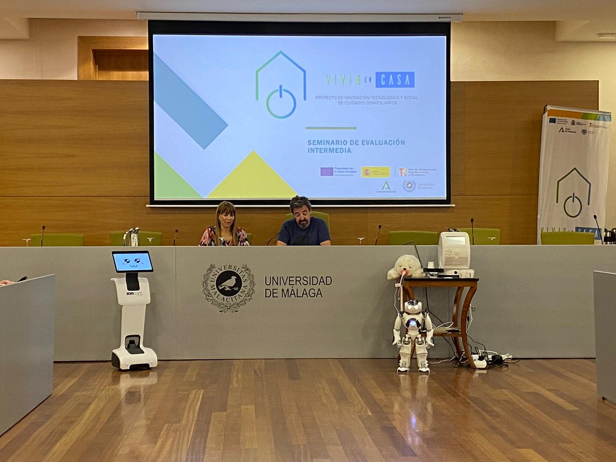 Queda inaugurada la primera jornada del Seminario de Evaluación Intermedia del proyecto <a href="/VivirenCasaUMA/">Vivir en Casa UMA</a> a cargo de <a href="/RuthSarabia/">Ruth Sarabia</a> y <a href="/MoralesSiles/">Antonio J Morales</a> 
Momento de sus intervenciones y foto de familia
<a href="/InfoUMA/">Universidad de Málaga</a> <a href="/FEST_UMA/">@FEST_UMA</a> <a href="/IgualdadAND/">Inclusión Social, Juventud, Familias e Igualdad</a>