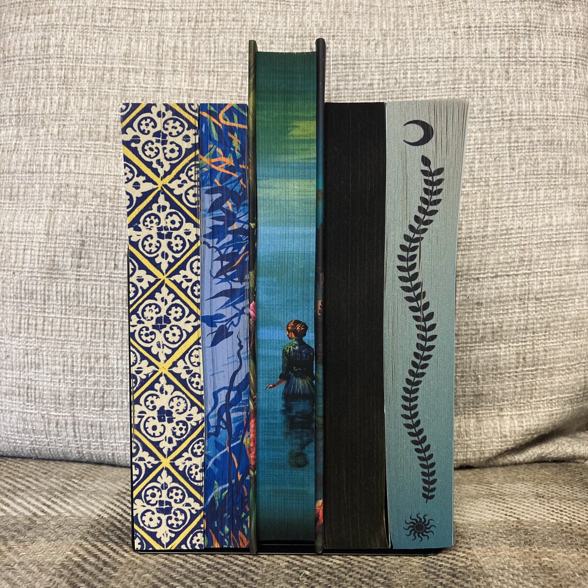 The Book Nook tweet media