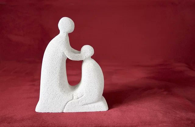 "Weet u, mevrouw, ik verlang zo naar mijn moeder, die me even over mijn bol aait zoals ze vroeger altijd deed en zegt: 'Het komt allemaal goed, jongen'."

Saskia Nieuwenhuis werkt vanuit Unie-ABC als geestelijk verzorger in de gevangenis. Lees haar blog: unie-abc.nl/14-blogs/879-d…