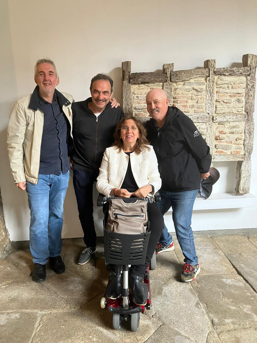 ElenaAbal's tweet photo. Grazas á @RAGalegaCiencia por visibilizar a divulgación e a transferencia científica, e á @MatematicasUSC, @CITMAga,  @PazodeRaxoi, @fis1gia,  https://t.co/KBtVgZ3kkT, @CesarGoldi, @castoriva , @VicenteMohedano @xurxomar @divulgACCION  a moita xente máis 💜💜 https://t.co/r3JdMGmUls