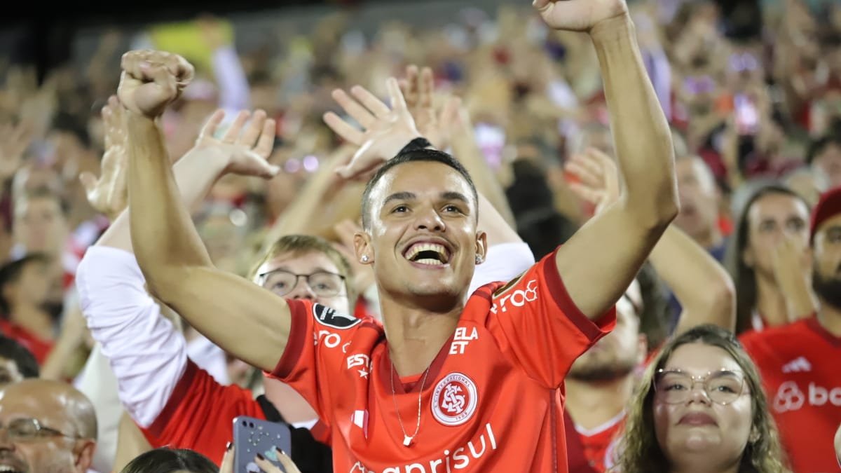 O Scarpelli virou o 𝗕𝗲𝗶𝗿𝗮-𝗥𝗶𝗼! 🔥

Um novo estádio, uma nova festa e a mesma certeza: apesar da distância, o Inter se sentiu em casa na capital catarinense. 🏟️👏

Seguimos unidos, sempre por mais e 𝗽𝗲𝗹𝗼 𝗜𝗻𝘁𝗲𝗿! 🇦🇹

📸 Fred Colorado