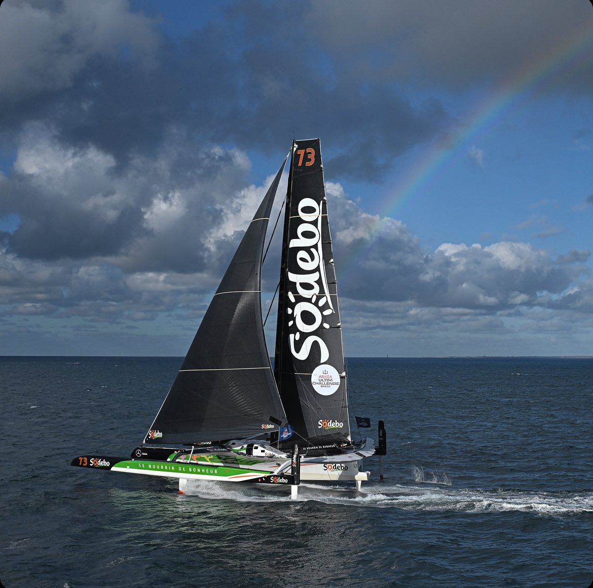 𝗦𝗢𝗗𝗘𝗕𝗢 𝗨𝗟𝗧𝗜𝗠 𝟯 𝗘𝗡 𝗘𝗦𝗖𝗔𝗟𝗘 𝗔̀ 𝗡𝗔𝗡𝗧𝗘𝗦 ⛵️

Sodebo Ultim 3 sera amarré au ponton du Belem devant le pont Anne de Bretagne à partir de vendredi soir et ce jusqu’au lundi matin. 🤩

Profitez de ces quelques jours pour venir admirer notre géant des mers 📸