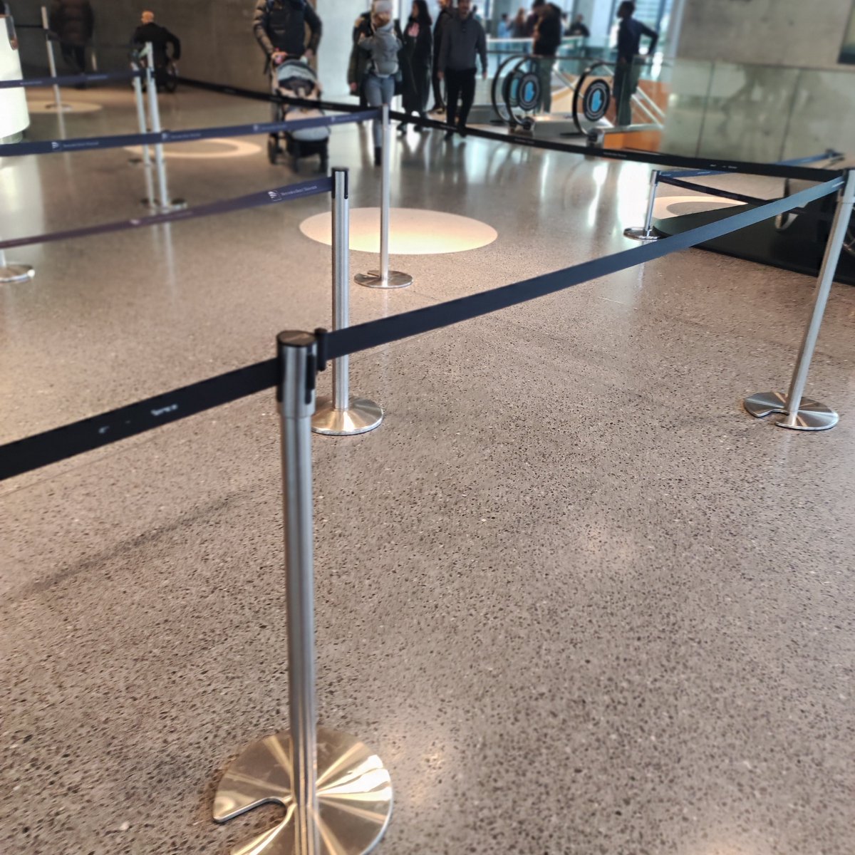 Entdecken Sie die robusten Edelstahl-Gurtpfosten von INCAPCORP! Mit 360° drehbarem Kopf, Fliehkraftbremse und 3m Gurtband in verschiedenen Farben. Ideal für Sicherungsaufgaben – jetzt im 10er-Set! Mehr Infos auf incapcorp.de 🛒 #Sicherheit #Absperrung