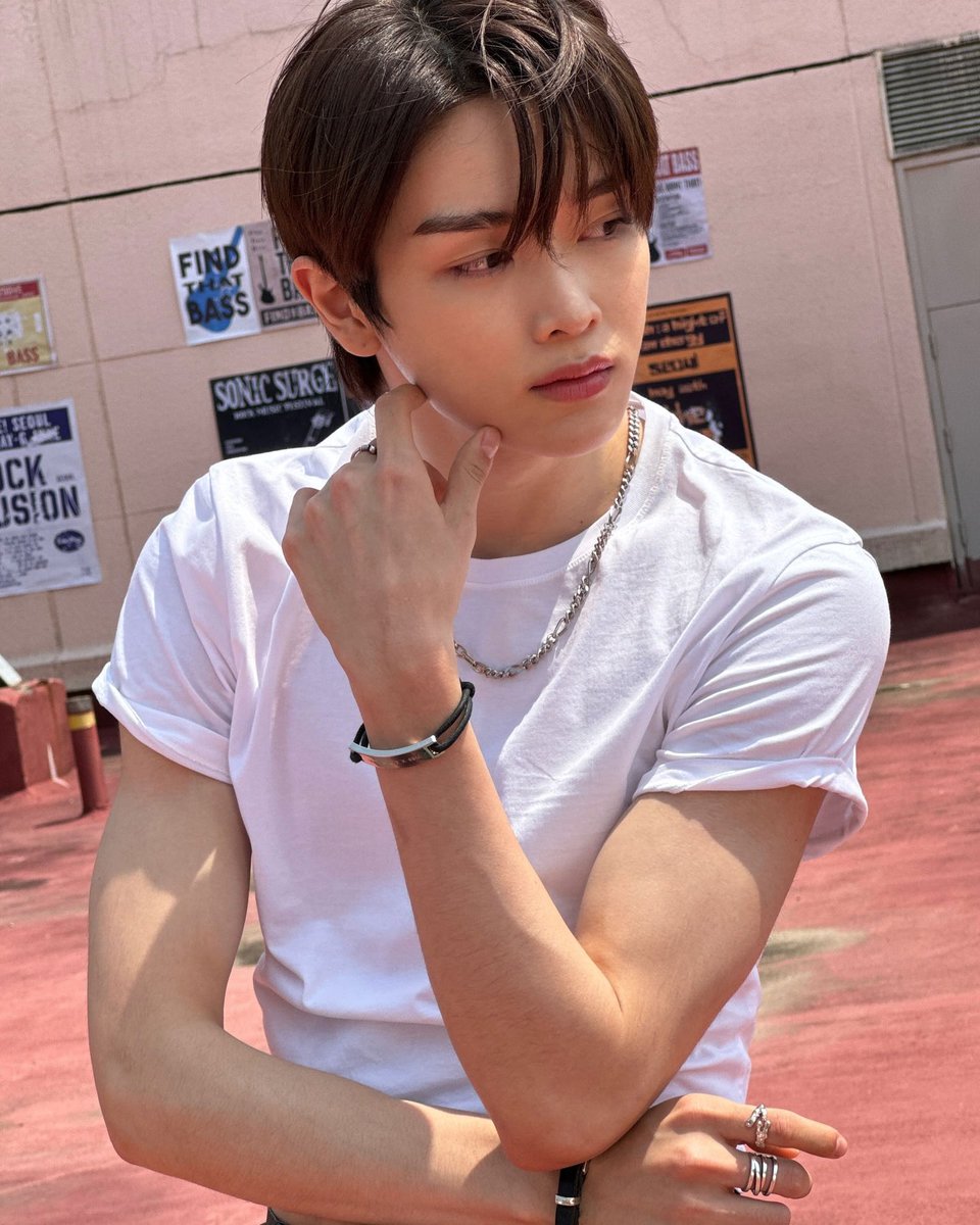 Recreated look of gomen oomf-chan in white tee.