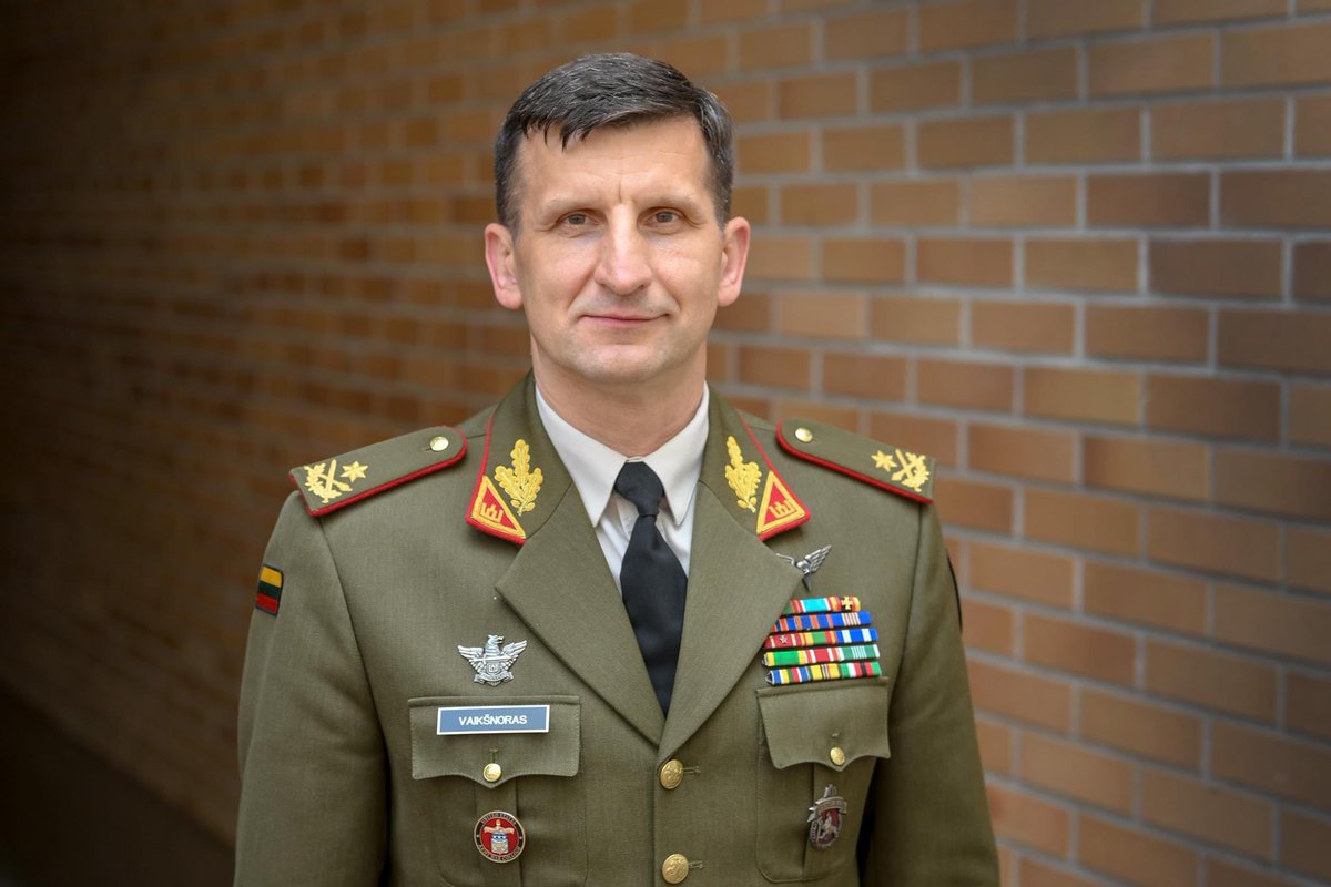Lithuanian_MoD's tweet photo. 🇱🇹Lithuania's next Chief of Defence is Brigadier General Raimundas Vaikšnoras, unanimously approved by @LRSeimas today. His 5-year term starts at the end of July. Highly experienced BGen Vaikšnoras currently serves as Deputy Chief of Staff for Military Training at @NATOJFCBS. https://t.co/QN0gU2EUZo