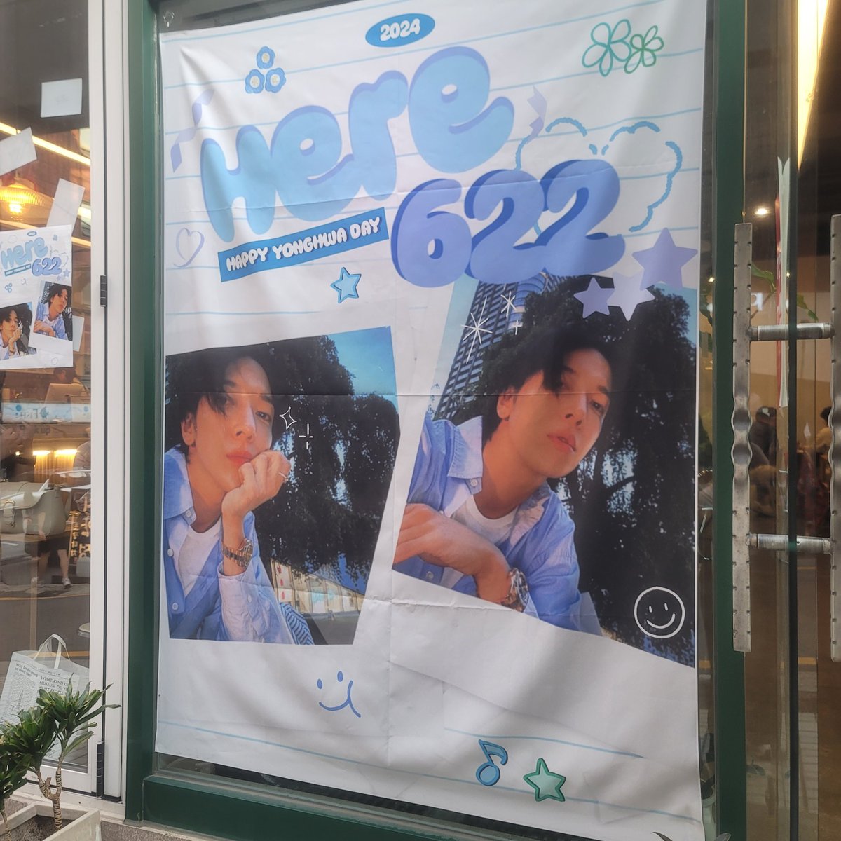 yeeeeBIM's tweet photo. #Here622 용화 생카 찍먹 완료,,!
용화로 가득한 공간이 이렇게 찾아온다는건 진짜 큰 행운인 것만 같다. 덕분에 오직 용화만 생각하며 시간을 보낼 수 있으니까!
비록 긴 시간 함께하지는 못했지만, 용화의 생일을 축하하기 위해 방문하는 모든 보이스분들 덕분에 내일까지 힘이 날 것 같아,,! https://t.co/Ia2QDEUurs