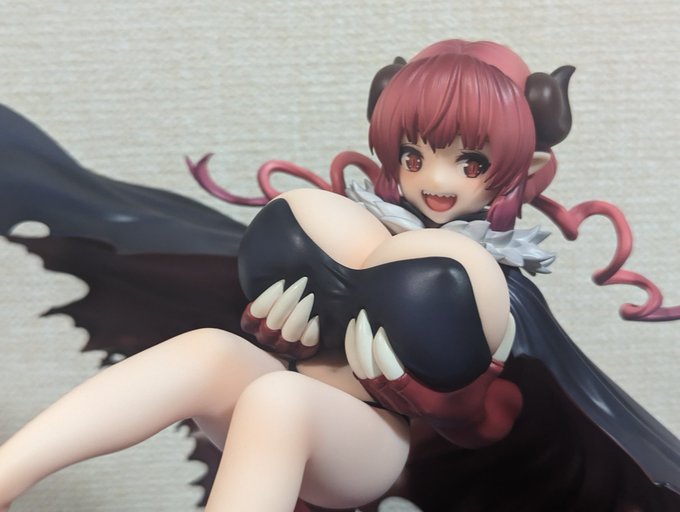 イルルちゃんのフィギュアが届きました(>ω<)
おっぱいデケェ…!! 