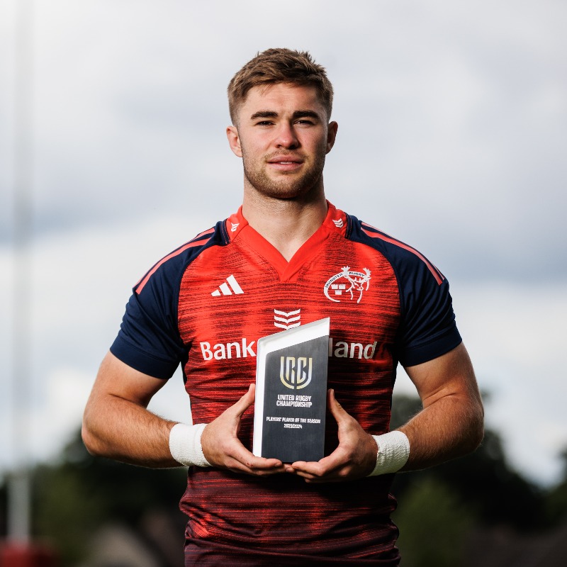 Munsterrugby's tweet photo. Jack Crowley has been named the BKT United Rugby Championship’s Players’ Player of the season 🙌

Congratulations, Jack! 

More info ⤵️

#URCAwards #SUAF 🔴