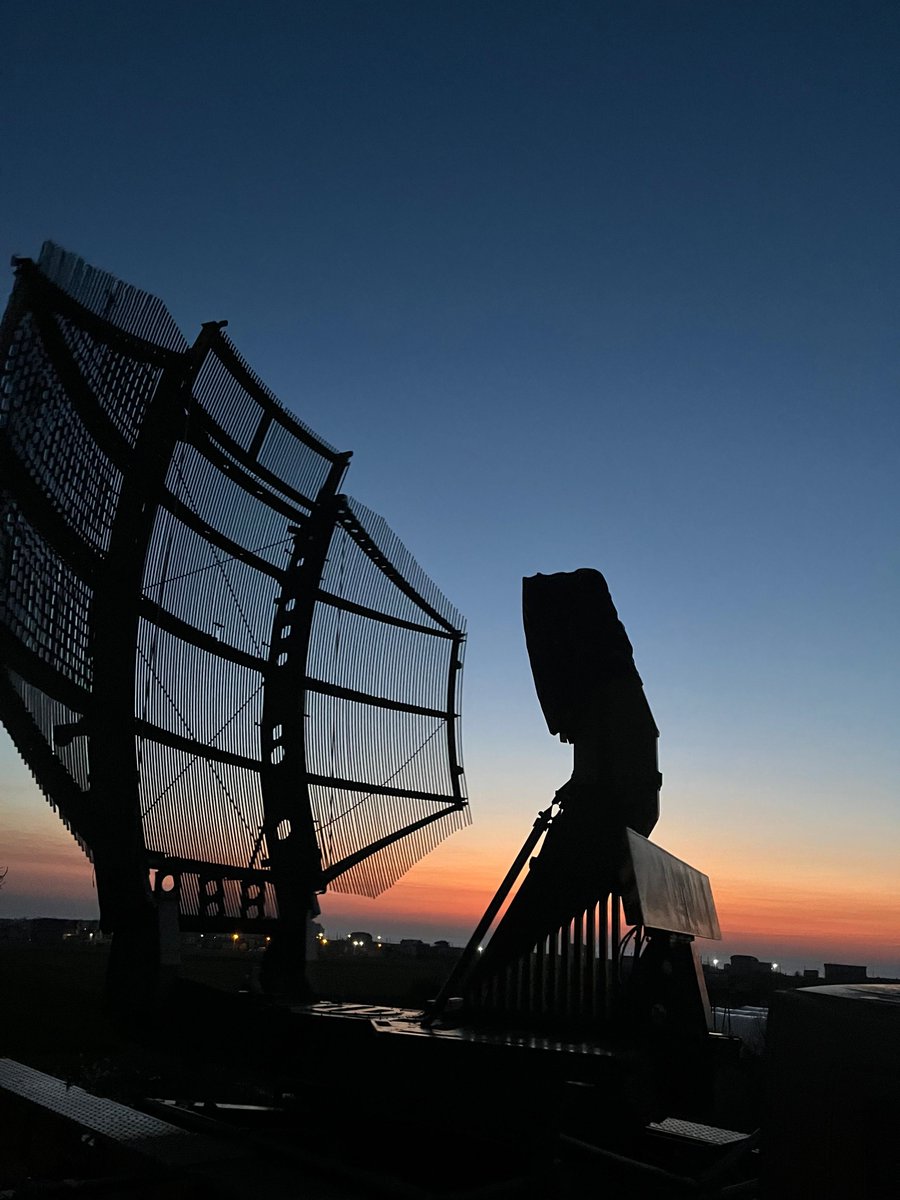EMADmde's tweet photo. ¡Buenos días desde Rumanía 🇷🇴!
Amanece a orillas del Mar Negro 🌅, donde el Destacamento #TIGRU 🇪🇸 🐯 continúa con su misión de vigilancia del espacio aéreo en el flanco este de la @NATO 📡 ✈️ #MOPS @EjercitoAire https://t.co/OIydZxRzZE