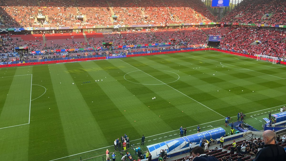 GregDDouglas's tweet photo. What a day. Cologne is a beautiful city, especially when filled with tartan! The boys did us proud. Huge game on Sunday 🏴󠁧󠁢󠁳󠁣󠁴󠁿 
@Mclacks_ https://t.co/xaeffarkAh
