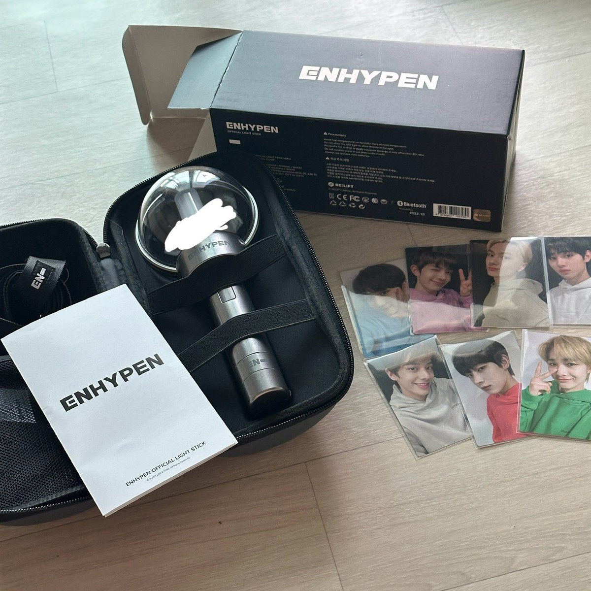 jisooisrabbit's tweet photo. 엔하이픈 응원봉 엔진봉 양도 Enhypen Light Stick Sell

엔진봉+공식 응원봉 파우치 (위버스샵 상품) - 4.0
포카 - 0.6

오늘 밤이나 내일 아침에 배송 가능
사용감 약간
포카까지 일괄 구매하시면 4.5

엔하이픈 poca 오렌지블러드 딜레마 쇼케이스 포토카드 photocard weverse album 콘서트 https://t.co/REXlzL77o7