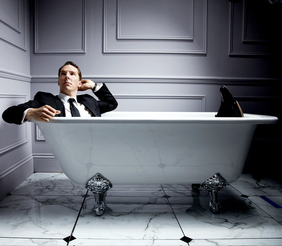 ChocolateElise_'s tweet photo. I want to remind you that this wonderful photo shoot exists. Benedict looks very aesthetically pleasing here♥️🔥
#BenedictCamberbatch 
#PatrickMelrose https://t.co/7SvHi8NeEe