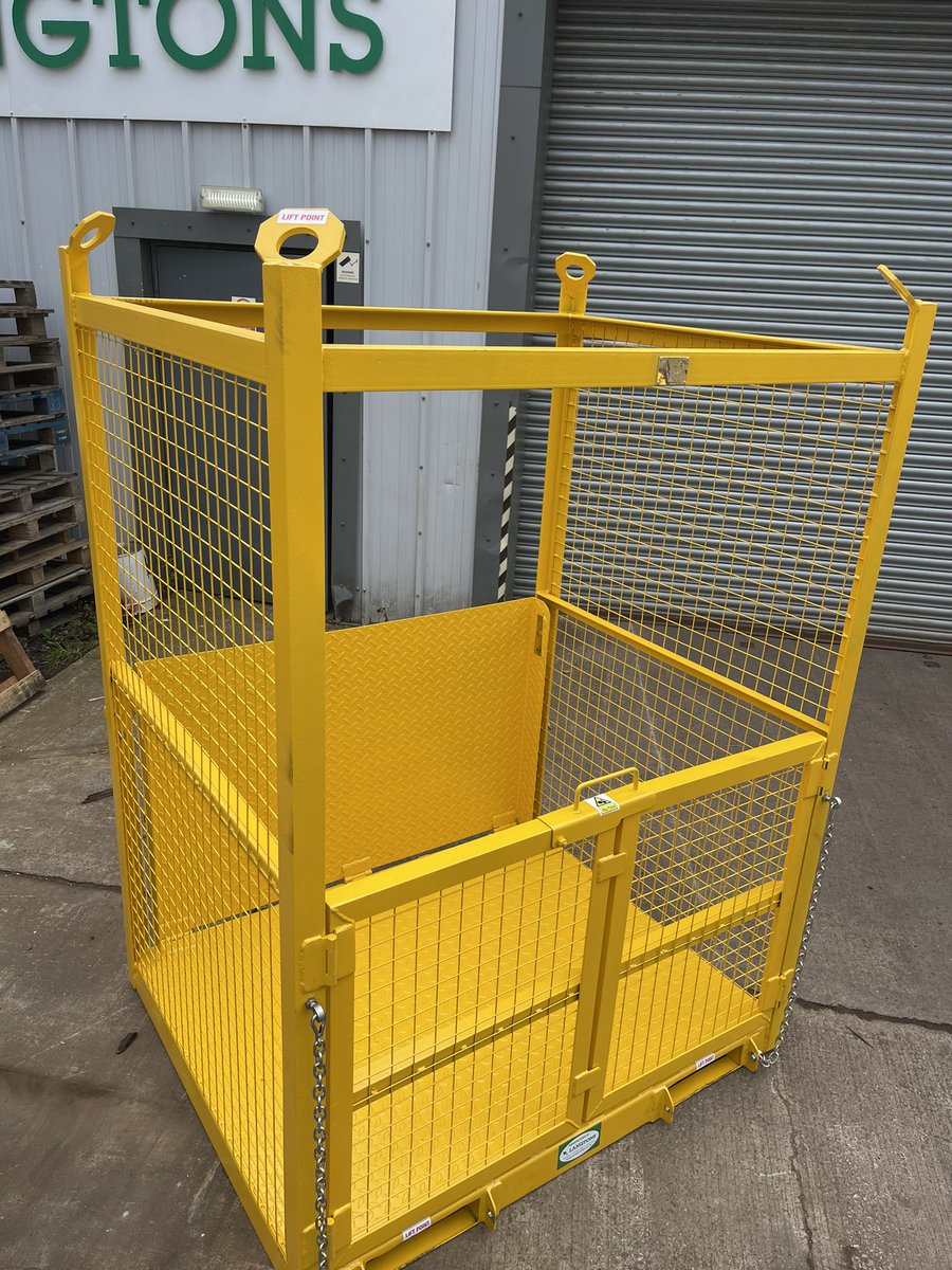 Here’s one of our products going out this week. Custom built lifting cage, made in our fabrication shop in northallerton. For any bespoke product enquiries please contact us on:  
☎️01609 772103
📧sales@langtonsltd.co.uk