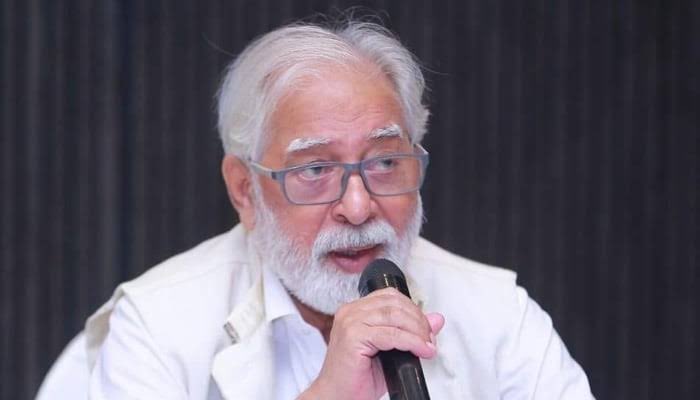 Deeply saddened to hear about  #KaramatAli Shab's passing, a man who always stood for Peace, Democracy and Labour rights. May Allah help grant him the highest place in Jannah.