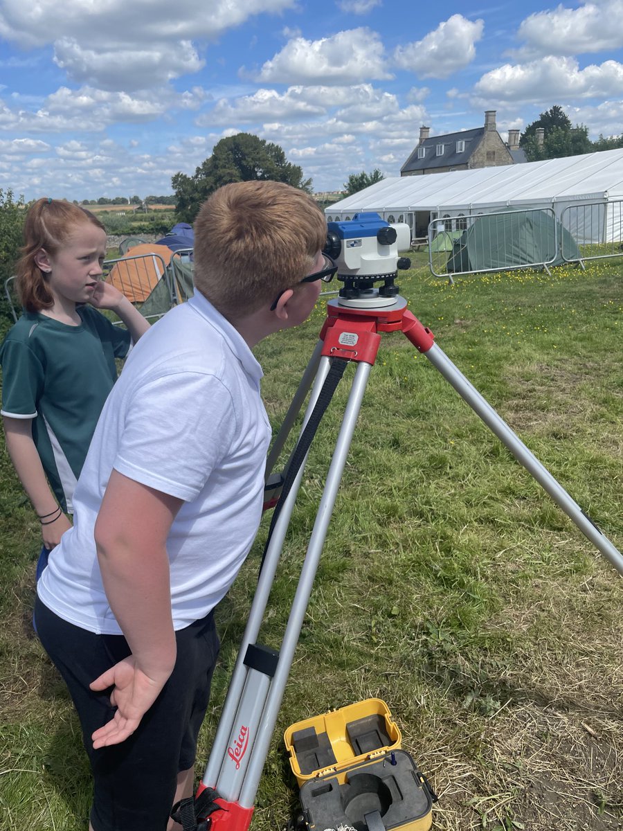 year3ijs tweet media