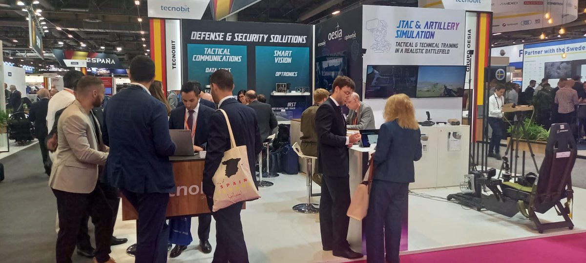 UAVNavigation's tweet image. 👉 ¡Visita nuestro stand y descubre cómo nuestra experiencia puede mejorar las capacidades de tu UAS!

📍 Ubicación: @cogeseurosatory, Hall 6, Stand K209

#Eurosatory2024 #UAVNavigation #Autopiloto #UAS #UAV #NoTripulado #Aeroespacial #Defensa #España #Seguridad @grupo_oesia