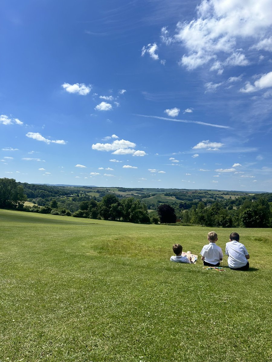 As the summer term starts to draw to an end, the Year 3s are reflecting on their Year 3 highlights and what they're most proud of. What a lovely space to reflect and create! 🌞 #MonktonPrep