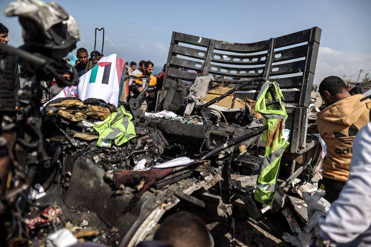 GunpointNews's tweet photo. Palestinian martyred, several others injured after Israeli occupation forces airstrike on a gathering in the city of Deir Al Balah, central Gaza Strip.

#Gaza_humanity_courage_patience_respect_strength_right_morals #Origin #ElTipoEsNico #NewJeans_Supernatural https://t.co/bYiXYldRUC