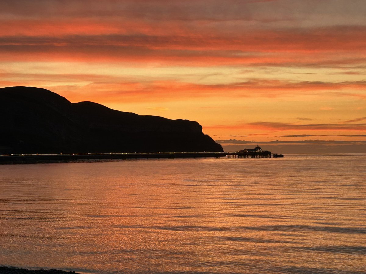 Llandudno, neithiwr.