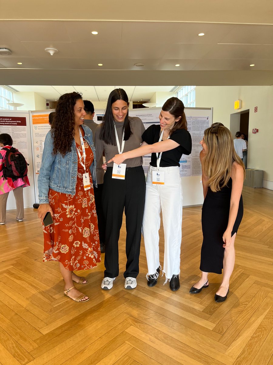 GueronNoa's tweet image. Our lab at @ISSBD2024 so lucky to have these three talented women in my lab!
