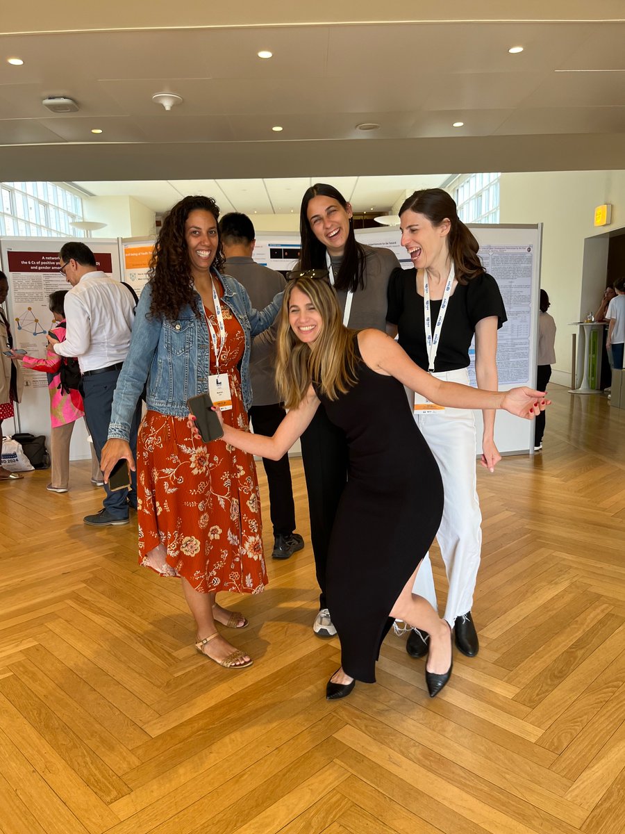 GueronNoa's tweet image. Our lab at @ISSBD2024 so lucky to have these three talented women in my lab!