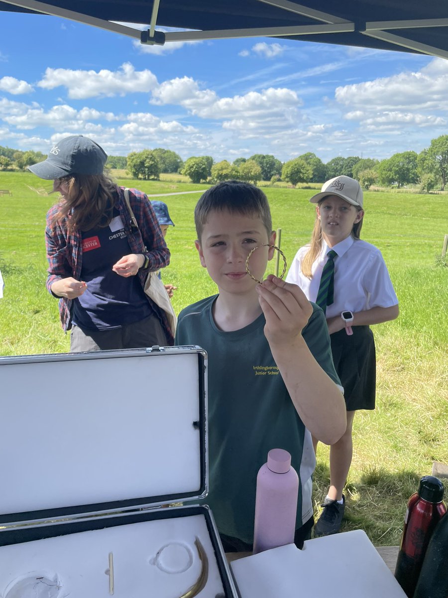 year3ijs tweet media