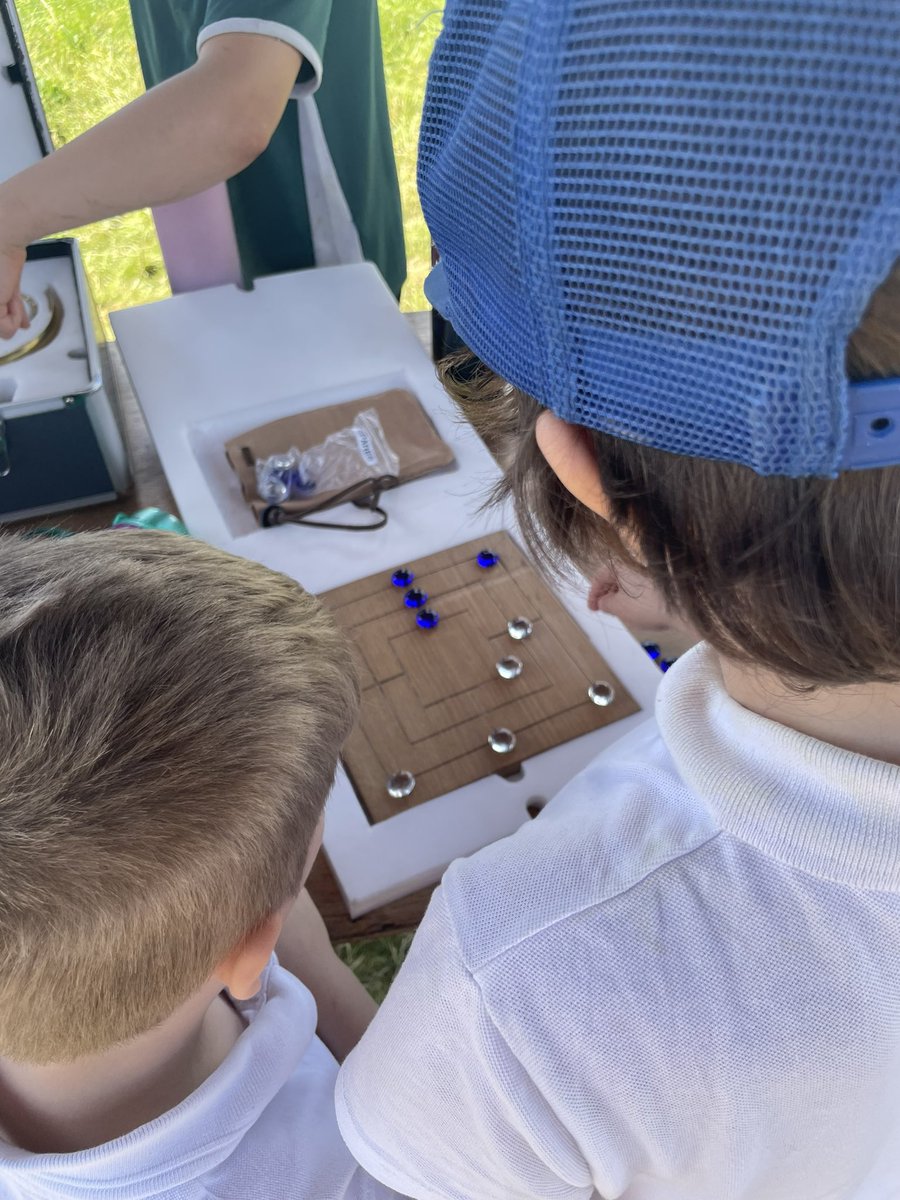 year3ijs tweet media