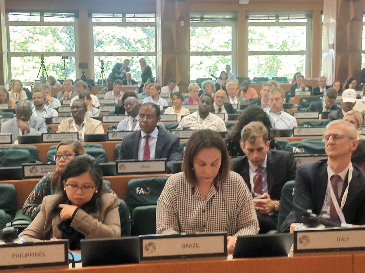 Arnold Puech d Alissac (@arnoldpuech) on Twitter photo #WFO2024 je viens d'être réélu pour un dernier mandat à la présidence de <a href="/worldfarmersorg/">WFO</a> . L'adaptation au changement climatique, les jeunes agriculteurs, les agricultrices, le foncier, l'elevage seront les priorités du mandat.
Merci à tous <a href="/FNSEA/">La FNSEA</a> <a href="/_CEJA_/">CEJA Young Farmers</a> <a href="/COPACOGECA/">COPA-COGECA</a> #WFO2024 je viens d'être réélu pour un dernier mandat à la présidence de <a href="/worldfarmersorg/">WFO</a> . L'adaptation au changement climatique, les jeunes agriculteurs, les agricultrices, le foncier, l'elevage seront les priorités du mandat.
Merci à tous <a href="/FNSEA/">La FNSEA</a> <a href="/_CEJA_/">CEJA Young Farmers</a> <a href="/COPACOGECA/">COPA-COGECA</a>