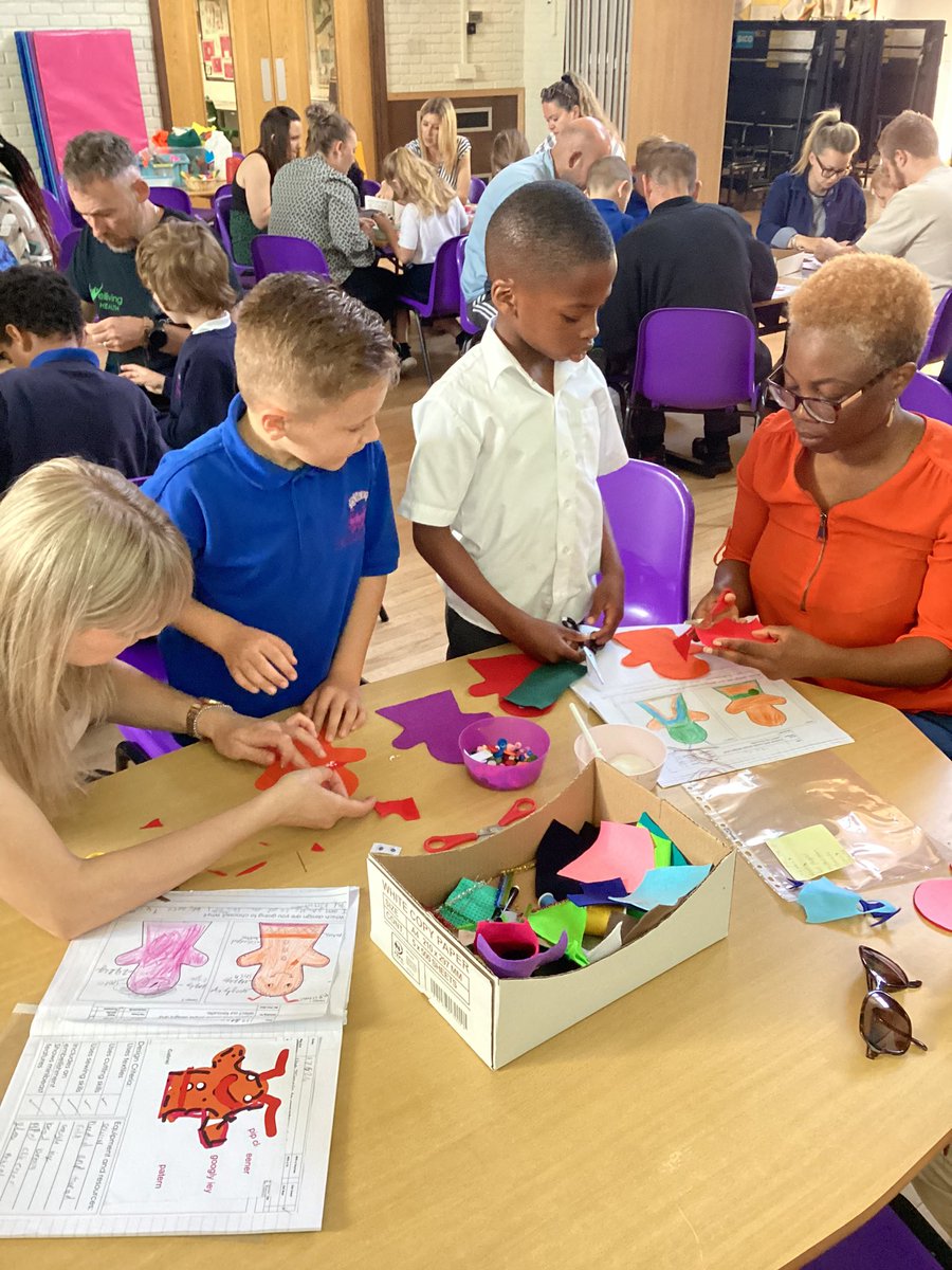 In our 2Can Learn session, the Turtles and Chameleons followed their designs to create a mini-beast hand puppet for a child to play with. They used cutting and sewing skills to create their puppet and used joining techniques to add on embellishments. #OWPSdt