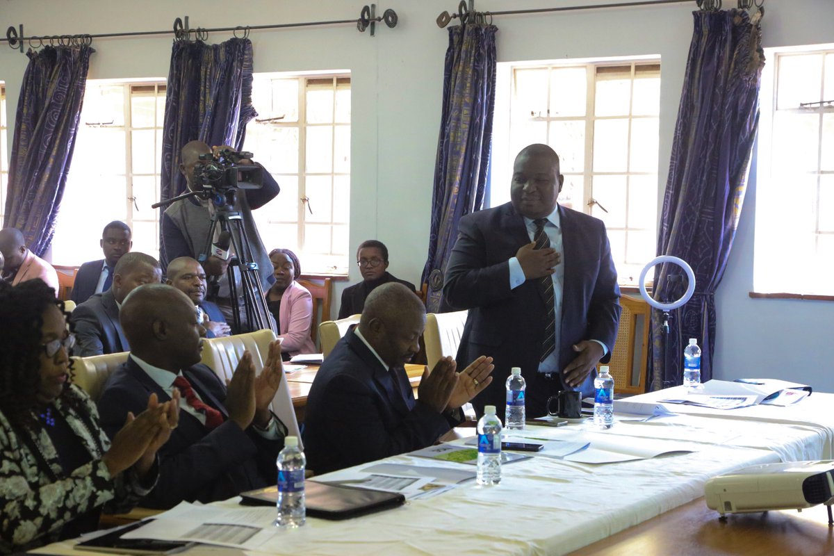 Min_of_IC's tweet image. Today, the Permanent Secretary for Industry and Commerce, Dr. Thomas Utete Wushe delivered a keynote address at the launch of the 2023 Zimbabwe Competitiveness Report and Soya Bean Value Chain Competitiveness Report. #competitiveness #localcontent #buyzim
