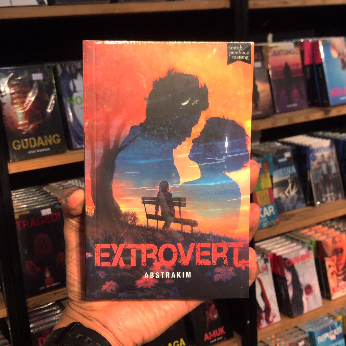 KedaiFixi's tweet image. Ya betul. Buku #EXTROVERT oleh @abstrakim dah restock di Kedai Fixi. Boleh masuk promo #3BukuFixiRM65