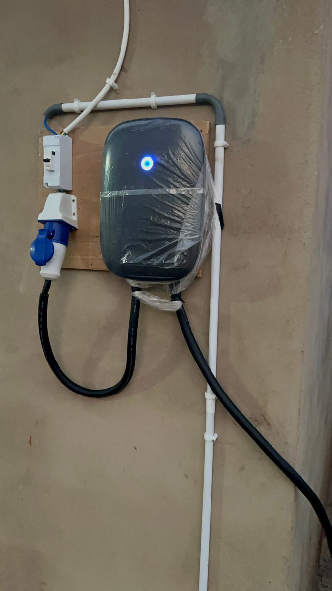 SolarTaxiGh's tweet image. ✨Exciting times in Togo! 
We delivered a sleek, eco-friendly electric vehicle (a Radar pickup) to a happy client in Togo. 
The Radar is the second #EV the client has purchased from SolarTaxi.

Join the EV revolution and experience the future of driving today! 🚗🔋🌍 #EVDelivery