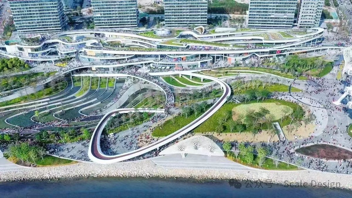 Good landscaping/architecture brings crowds.
OCT O'Bay in Baoan district, Shenzhen city.

#Shenzhen #china #architecture #landscaping #archichina #OCT #baoan #designchina