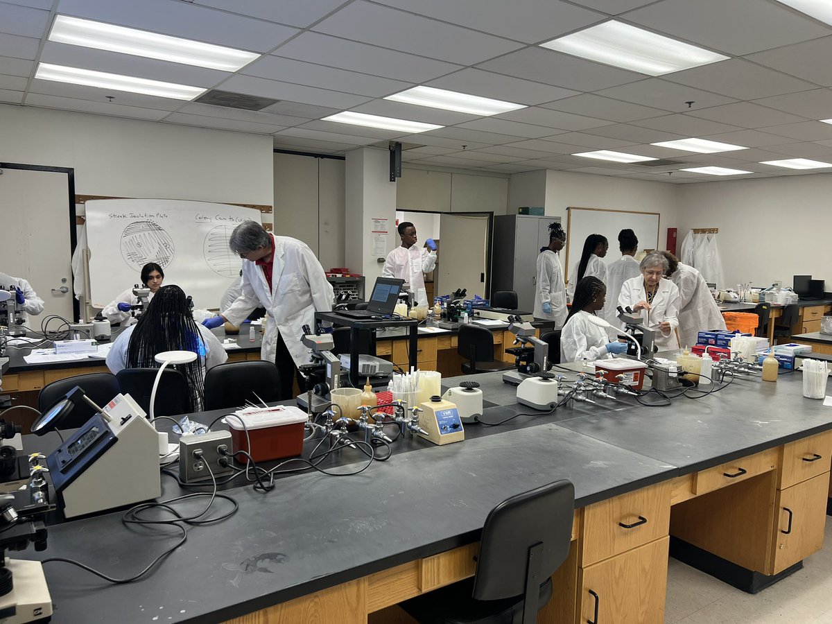 ashapraks's tweet photo. Exploring Medical Laboratory Science program (MLS) @UMBaltimore, learning the basic microscopy and staining skills! Students toured hematology/ chemistry lab as part of health care exploration camp! @JamelJernigan @MiVidaMParham @KHarrisSimms @MrsRBomar https://t.co/klYy2SsV3R